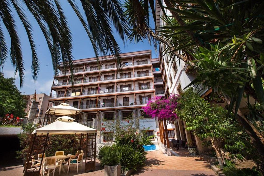 Hotel La Carolina Lloret de Mar
